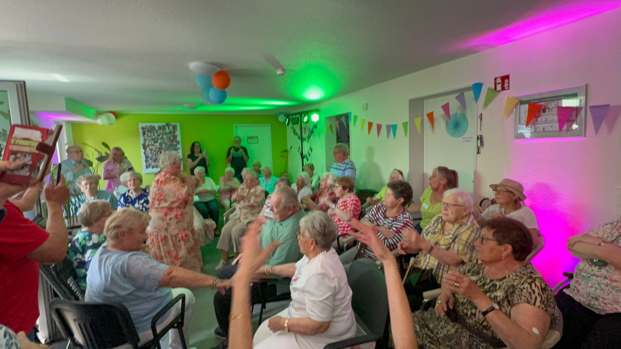 Eine Partygesellschaft in der Tagespflege Sonnenblume Gelsenkirchen