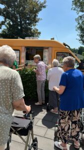 Der Eiswagen war zu Besuch in der Tagespflege Sonnenblume Gelsenkirchen